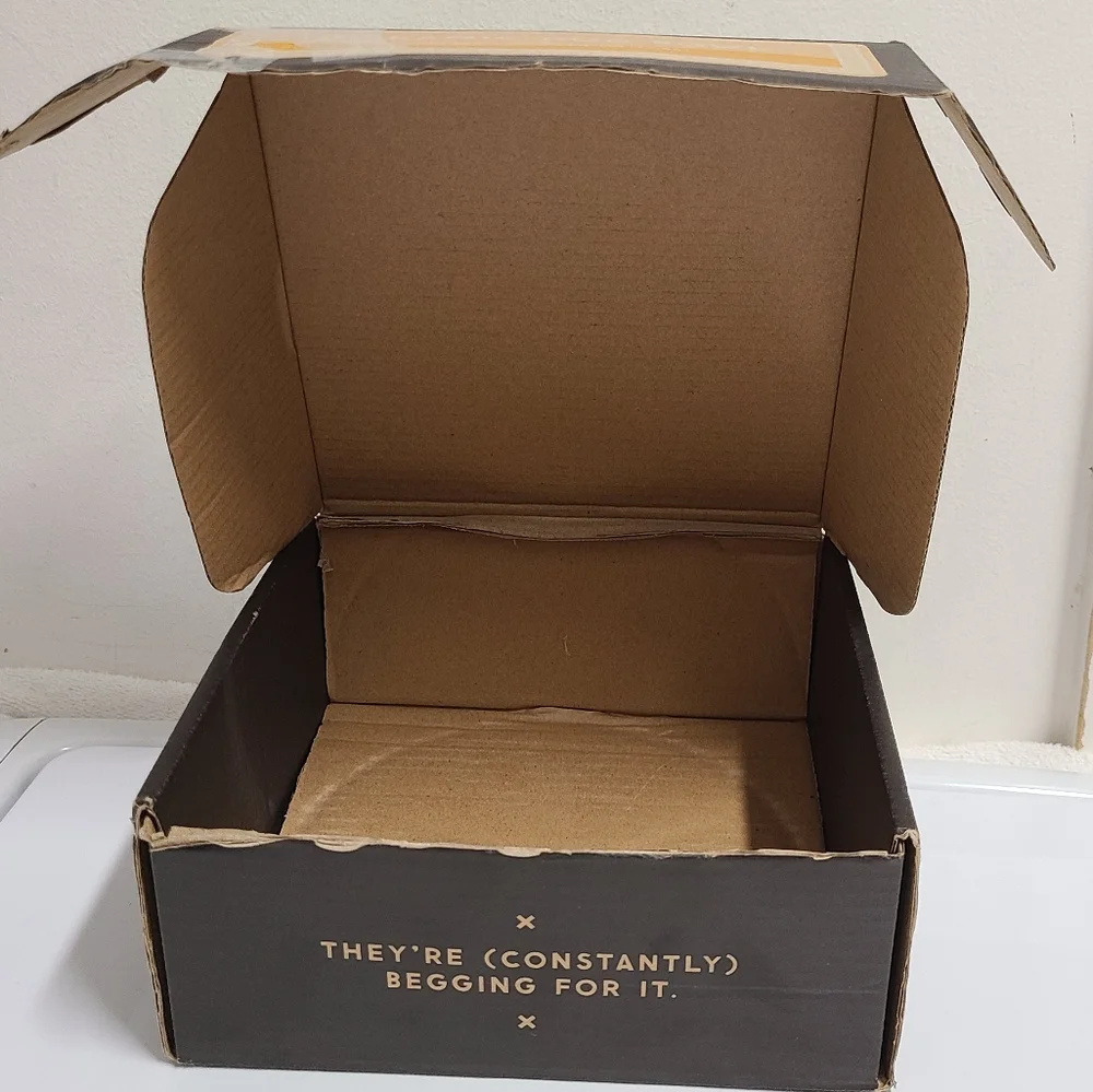 Brass Monkey Main Course White with Gold Script Ceramic Pet Food Bowl New in Box
